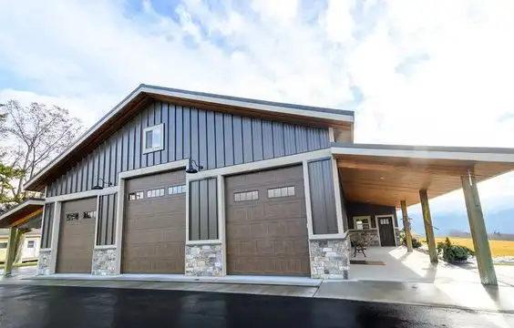 Post-frame shop with a covered side bay